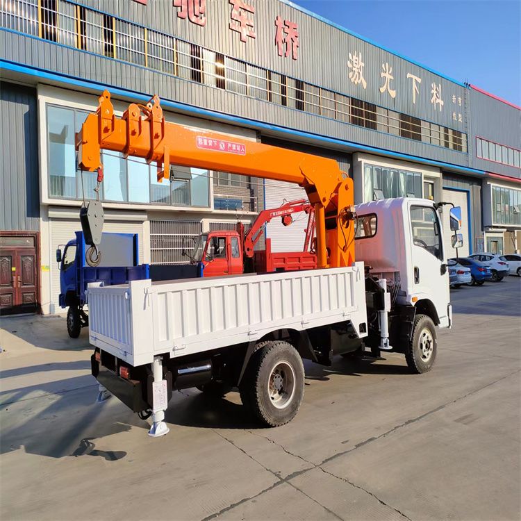 双塔区三轮随车吊定制 农用改装机自备吊中瑞长期出售